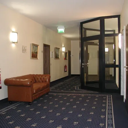 Victoria Hotel 4*