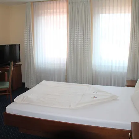 Victoria 4*